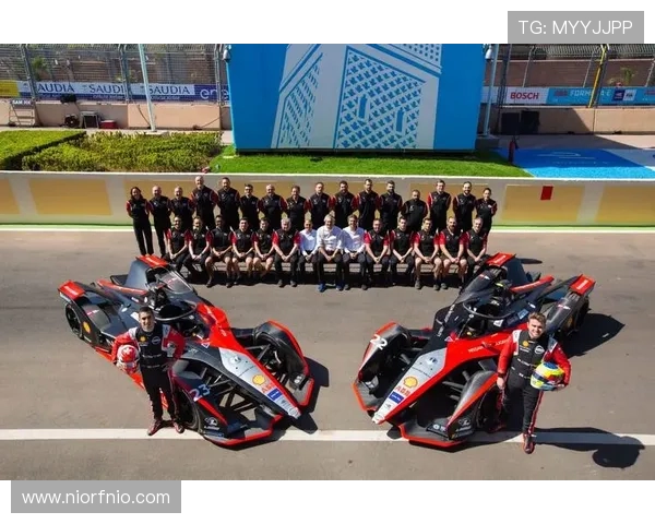 北京羽毛球队在洲际杯积分榜上以73分稳居第一名展现强劲实力